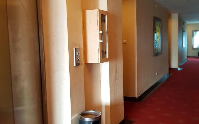 Scarlet Dago Hotel