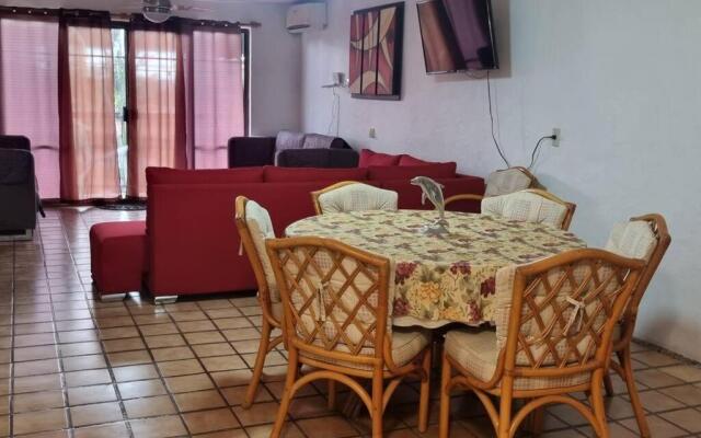 Lovely 2-bedroom condo with POOL