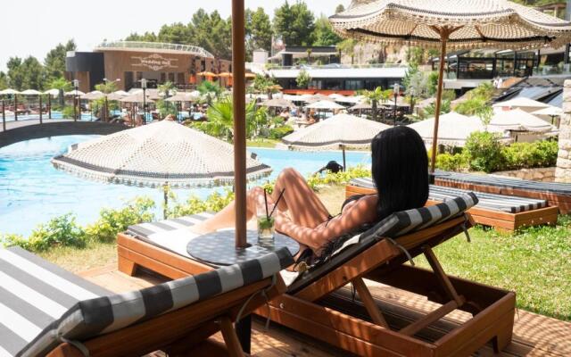 Select Hill Resort