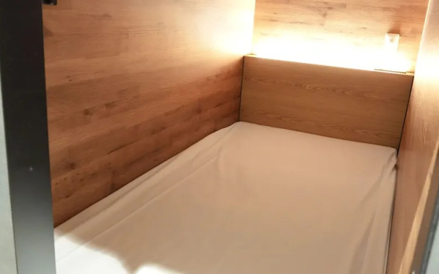 Rembrandt Cabin and Spa Shimbashi - Caters to Men