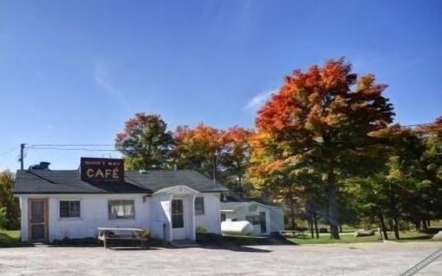 Quiet Bay Inn & Café