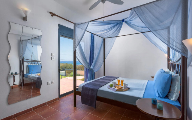 Cristelia Luxury Sea Front & Pool Villa