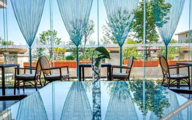 Qinhuangdao Arcadia Seaside Holiday Hotel