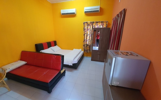 SPOT ON 89906 Kendong Village Resort – Guest Rooms – Alor Gajah
