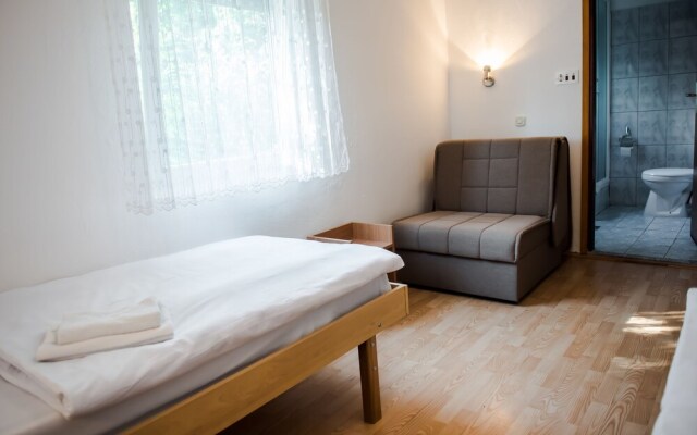 Family guesthouse in forest Ana & Stjepan Nikolic