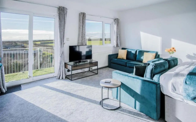 The Penthouse 1 Bedroom Apartment Ocean Breeze