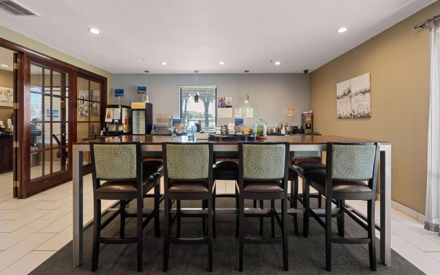 Days Inn by Wyndham Round Rock