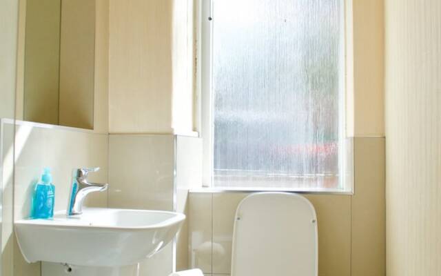 1 Bedroom Flat In Roseburn