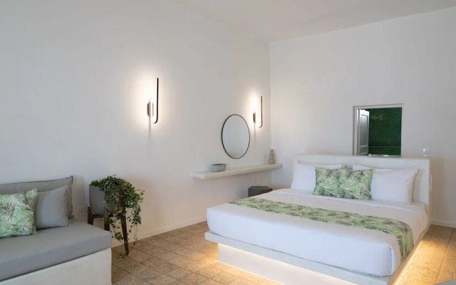 Adamis Majesty Suites