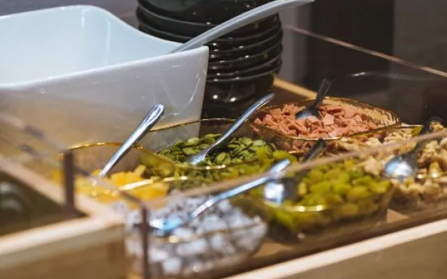 Nanjing Station Hongshan Zoo Atour Light Hotel