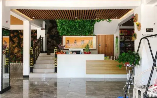 Moon Bay Qianyu Qianxi Homestay (Zhaocunli Branch)