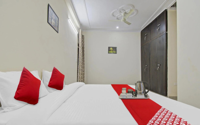 OYO Flagship 70066 Hotel Green Apple