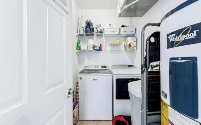 Panoramic Sunset Escape Waterfront Condo for 7!