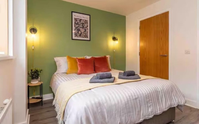 Central 1-bed Apartment With Free Parking & Wifi