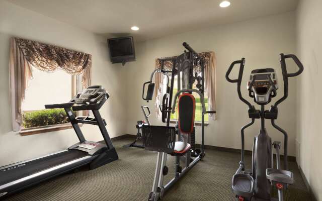 Howard Johnson by Wyndham Oklahoma City Airport/ Fairgrounds