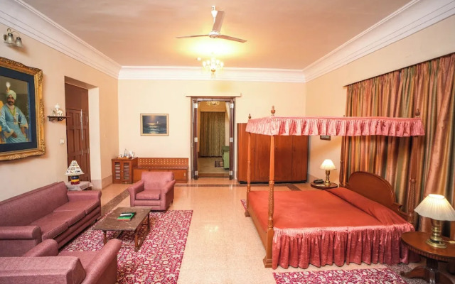 Nilambag palace