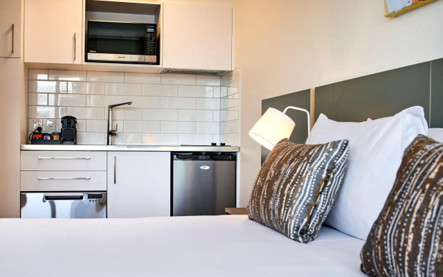 Sojourn Apartment Hotel - Ghuznee