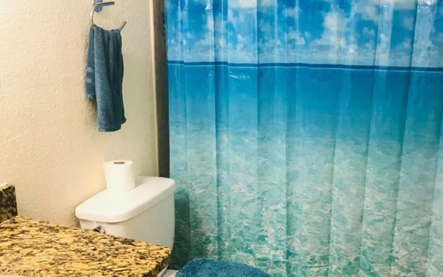 Spacious Condo close to Siesta