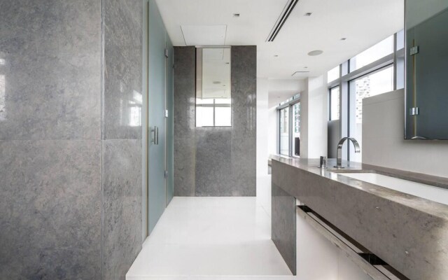 Stunning 4-bed Duplex Penthouse in London