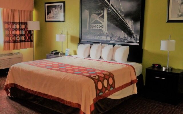 Super 8 by Wyndham Bellmawr NJ/Philadelphia PA Area