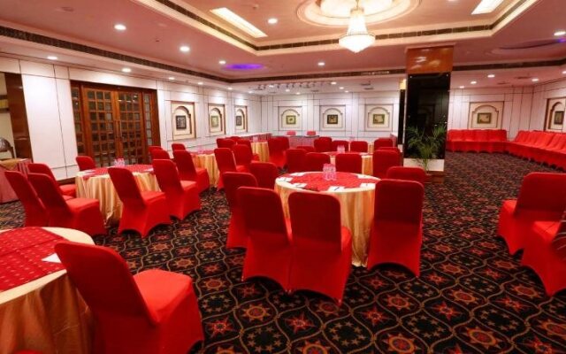 Hotel Meraden Grand