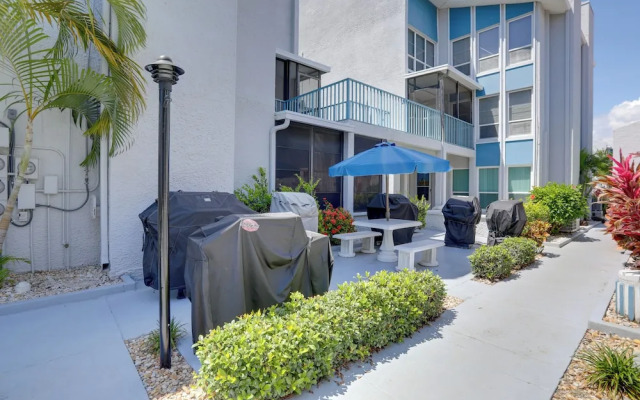 Poolside Madeira Beach Abode w/ Balcony!
