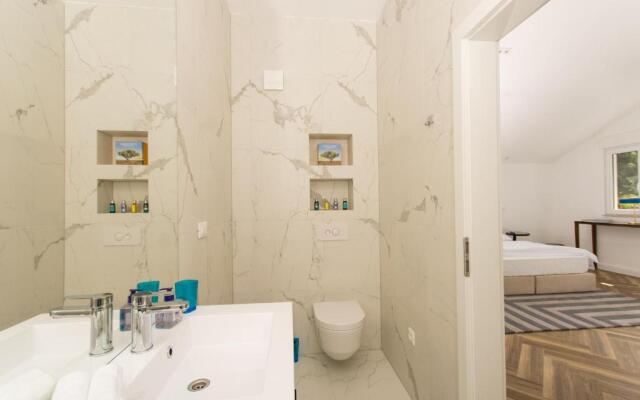 Seafront Luxury Apartments Fun