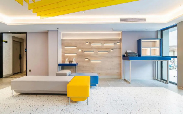 7 Days Premium Shenzhen Chegongmiao