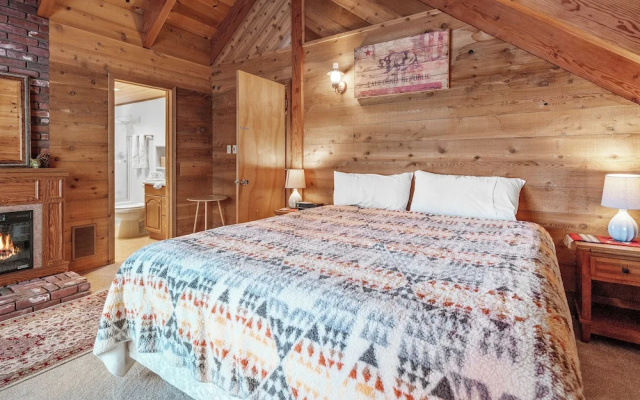 The Lakehouse Cabin