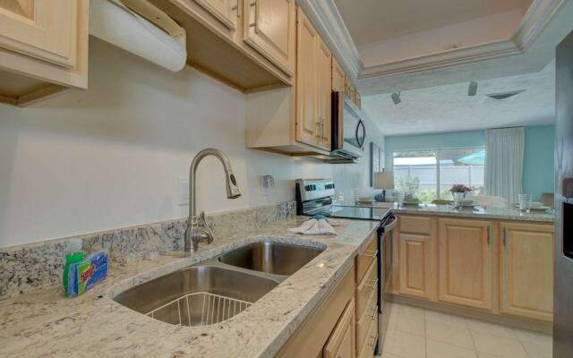 Jamaica Royale Beach Waves