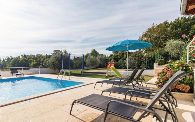 Stunning Home in Pula With Wifi and 4 Bedrooms