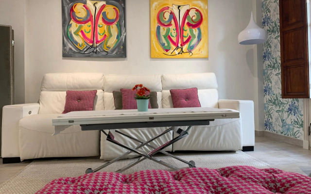 Cathedral Studio, Luxury studio in Cathedral area, Parking Optional