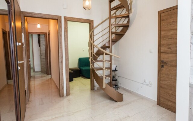 Spacious 2 level Brand New apt GTD3194