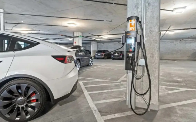 Luxury Penthouse 3BR Prime Location