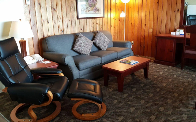The Cedarwood Inn & Suites