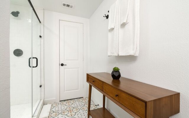 Abode Houston - Montrose Downtown