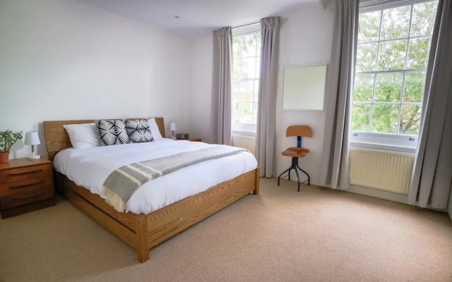 3 Bedroom House in De Beauvoir Town