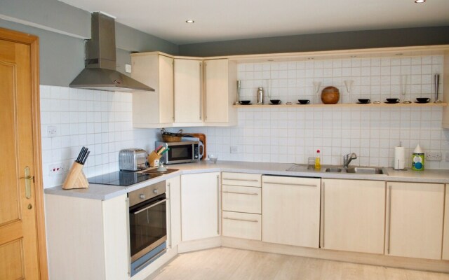 1 Bedroom Apartment With Balcony