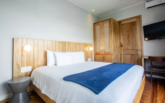 Tropical Suites Hotel