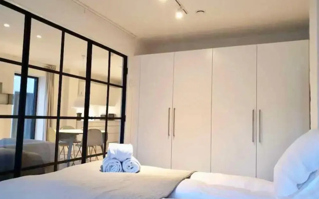 Fantastic Apartment w French Balcony