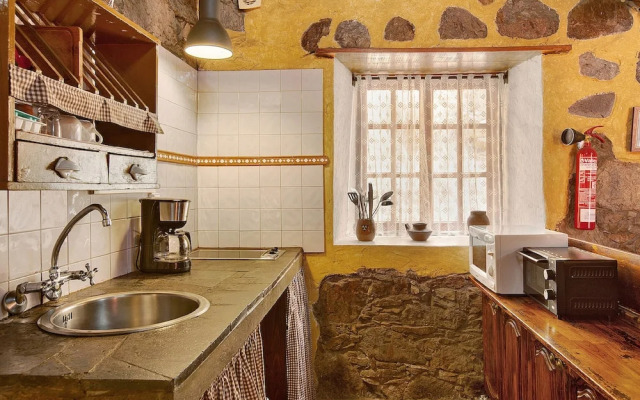 House Sleeps6-parking-garden-pool in Summer-pet