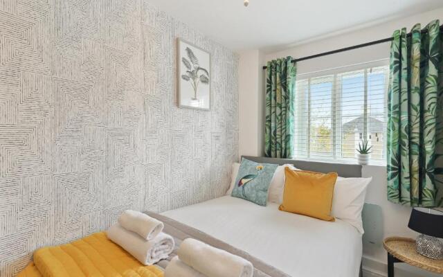 Tropical Inspired 2-Bedroom Flat
