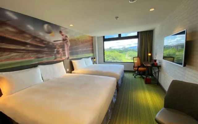 T11 T12 Hotel