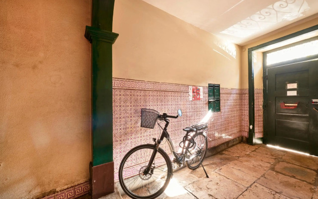 Renovated Charming Apartment, By TimeCooler