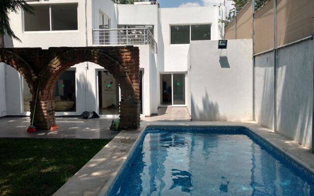 Hermosa casa con jardin y alberca