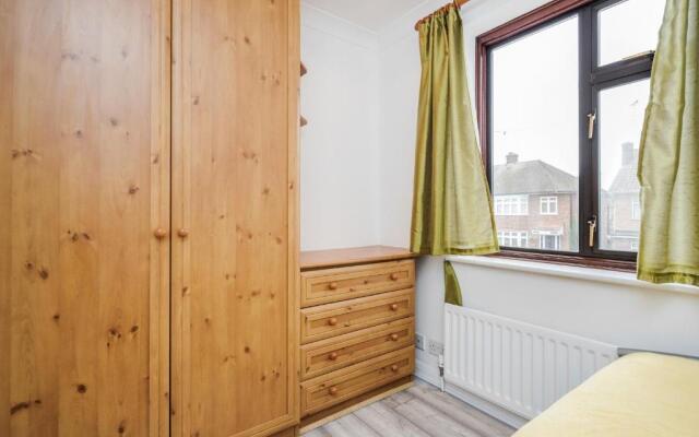 3br-sleeps5-parking-garden-accesstolondon