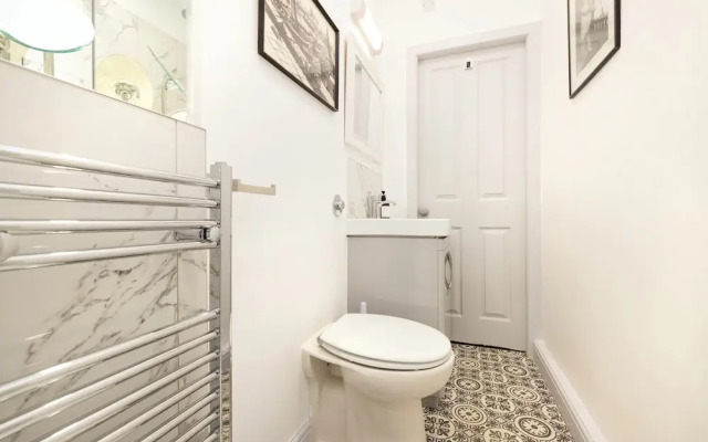 Spacious 2-Bedroom Ground Floor Flat
