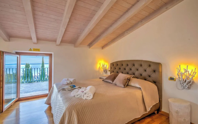 Villa Iris-lakeview & Shared Pool