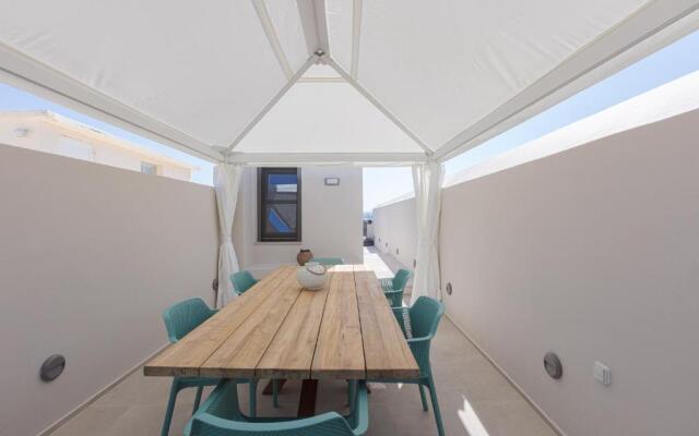 V77 Seafront Suites