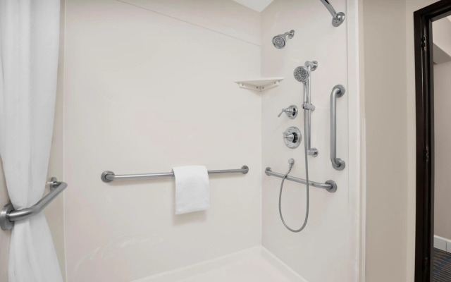 Ashland Hills Hotel & Suites